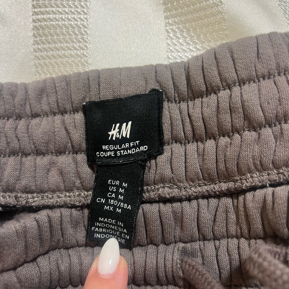 H&M Men's Brownish-Grey Athletic Shorts - Picture 2 of 6